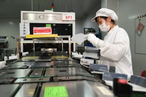 追風(fēng)逐日 西部新能源基地建設(shè)策馬揚鞭，新興能源技術(shù)研發(fā)開啟綠色新篇章